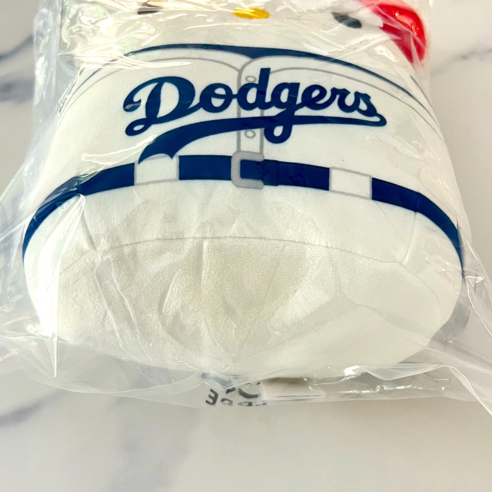2025 Los Angeles Dodgers Hello Kitty Squish Plush 4/14/25 New Limited Edition - Picture 4 of 11